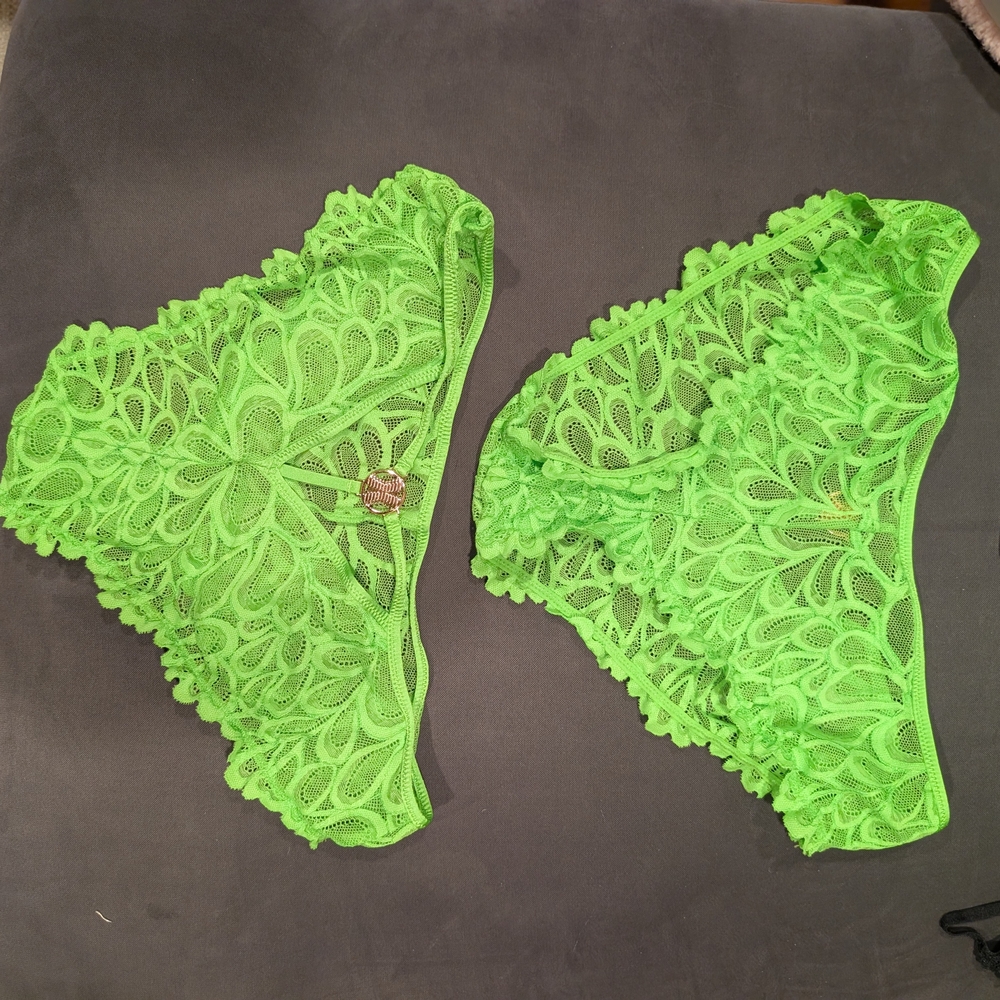 Savage X Fenty Neon Green Lace Bra